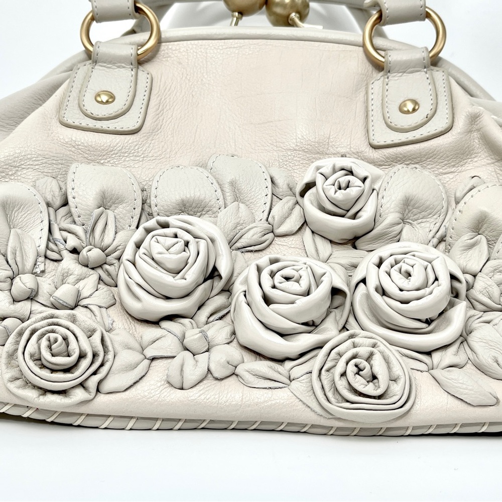 VINTAGE & RARE 
Fiore by Isabella Fiore Y2K Cream Leather Hobo 3D Roses Appliqué - Picture 3 of 12
